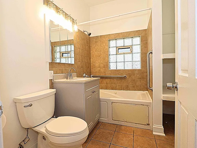 3328 W Cuyler Ave #1 — Photo 2