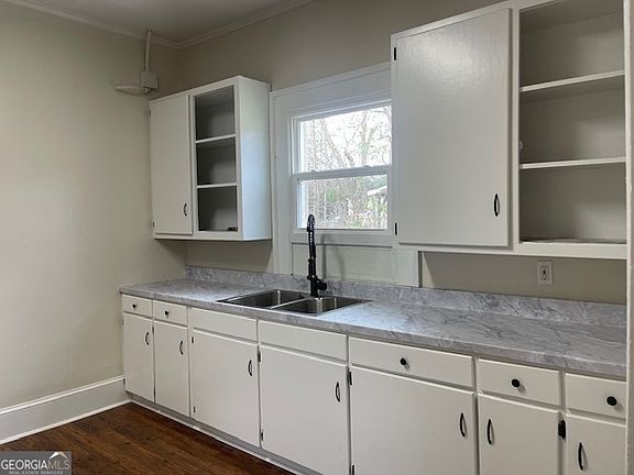 5th image of 123 3rd St