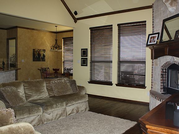 2nd image of 120 Mesquite Dr