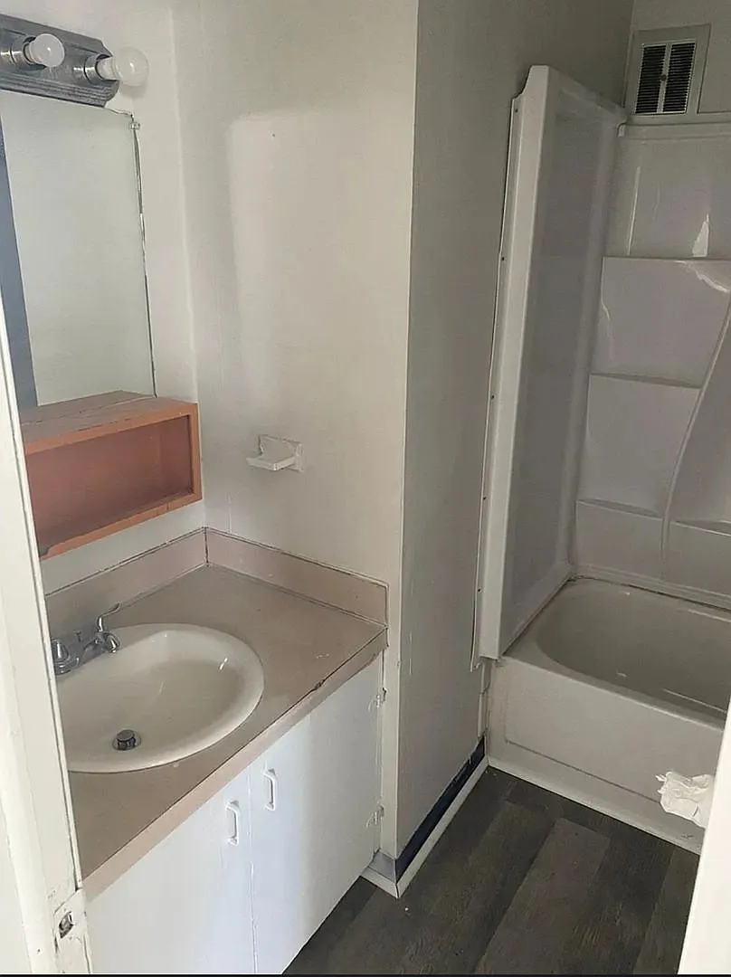 3 bed 1.5 bath — Photo 2