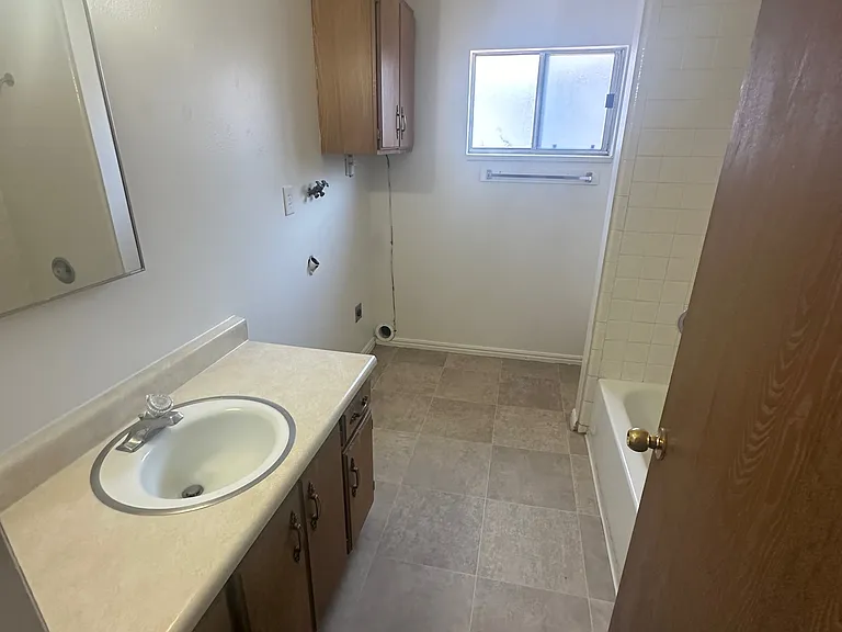 872 N University Ave #5 — Photo 4