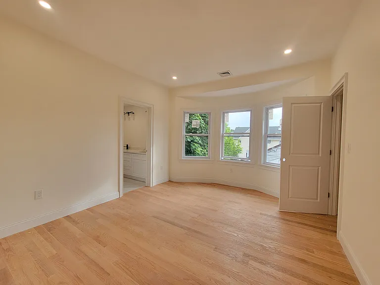 14 Chapman St #2 — Photo 15