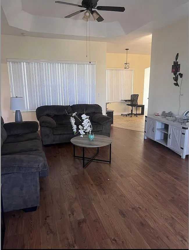 4 bed, 2.0 bath, 2200 sqft, $888 — Photo 3