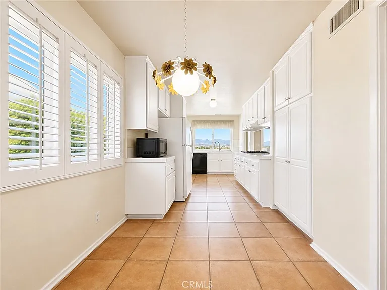 23707 Sandalwood St — Photo 8