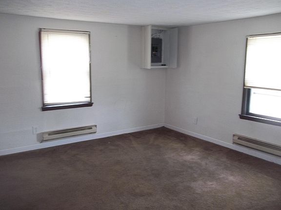 3rd image of 702 High St