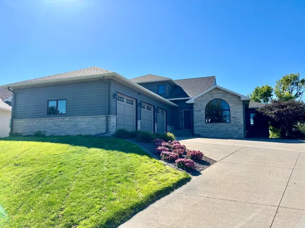309 Country Dr, Pierre, SD 57501