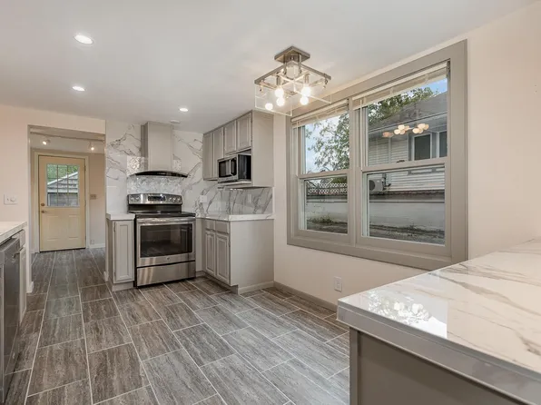 1096 Stryker Ave, West Saint Paul, MN 55118