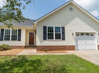 32 Michell Dr, Taylors, SC 29687