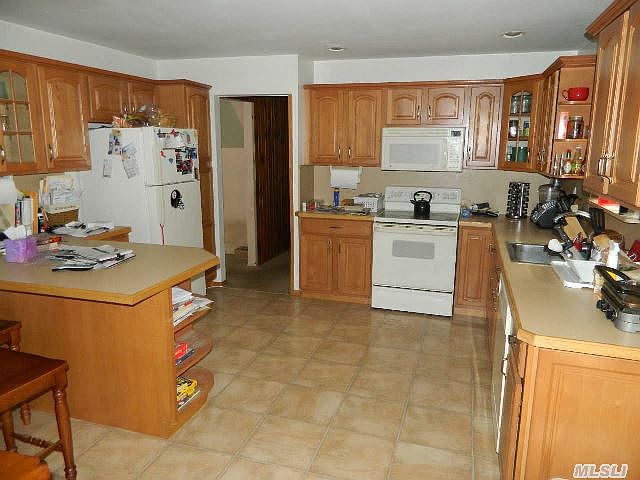 2nd image of 41 Orleans Grn