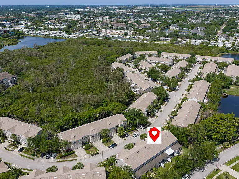 671 Vallance Way NE — Photo 33