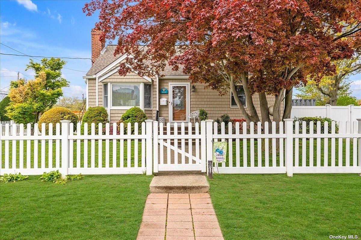 604 Clinton St, Bellmore, NY 11710 Zillow