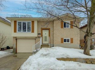 414 Woods Ln, Cambridge, ON N3H 5J4