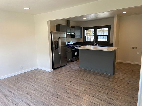 2nd image of 937 W 45th St #939-1/4