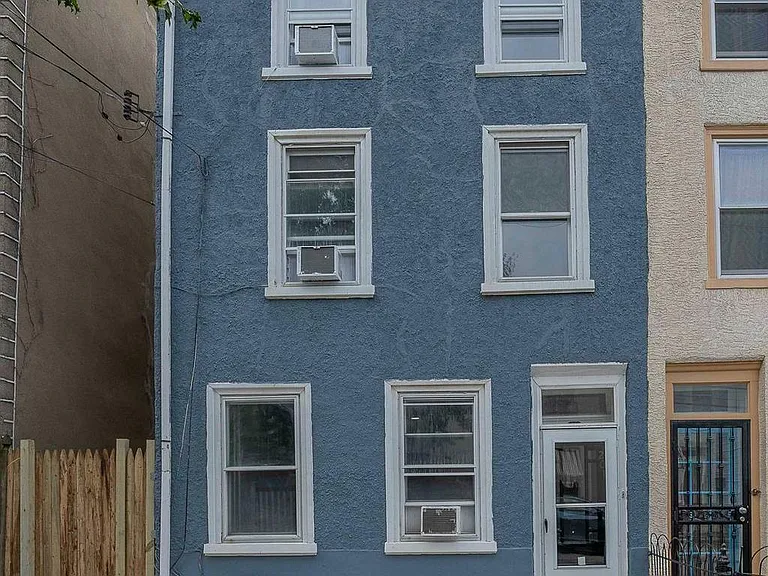 201 Dupont St — Photo 60