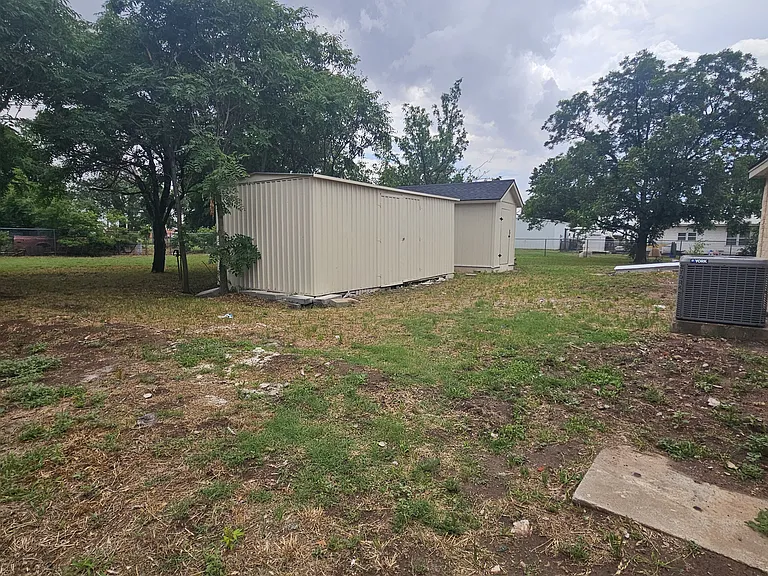 208 S Grand Ave — Photo 24