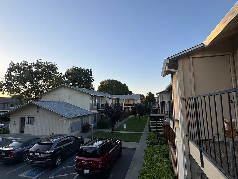 Walnutwood Apartments — Photo 30