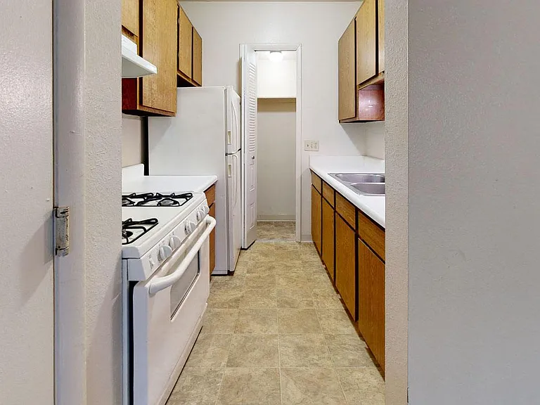 Irish Hills Apartments — Photo 67