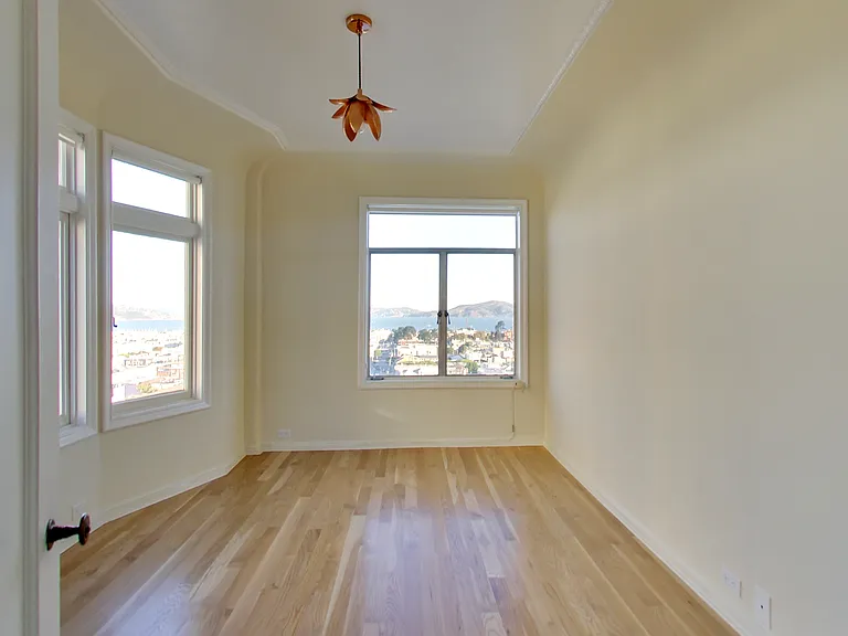 2090 Green Street (003r) — Photo 20