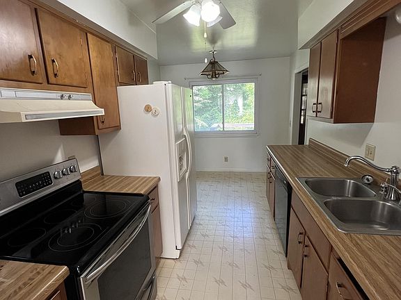 3rd image of 2805 Skyway Ln #2805