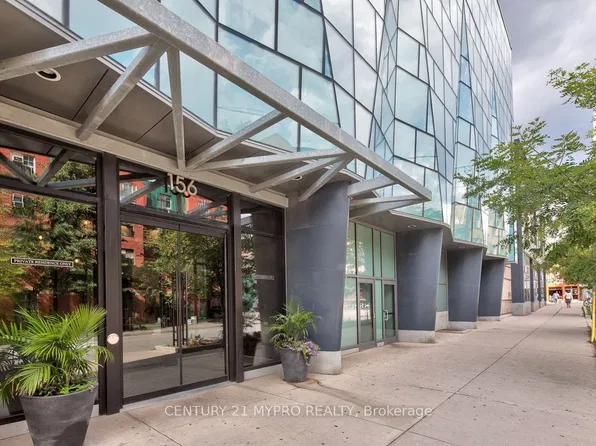156 Portland St #704, Toronto, ON M5V 0G1
