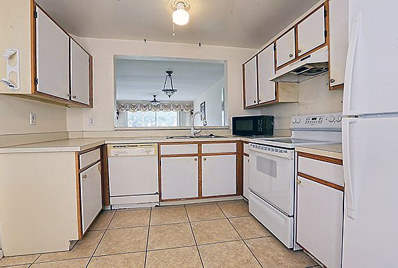 2nd image of 1357 Churchill Cir #G-101