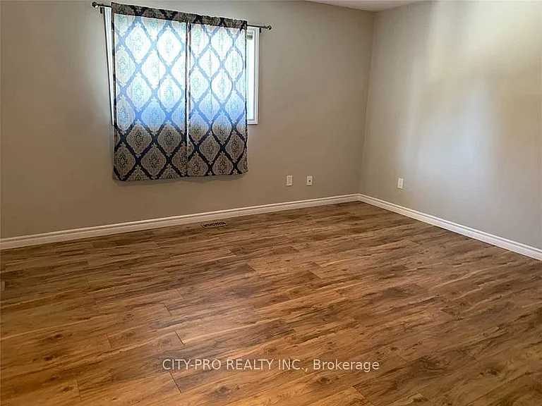 513370 2nd Line #MAIN FLOOR — Photo 8