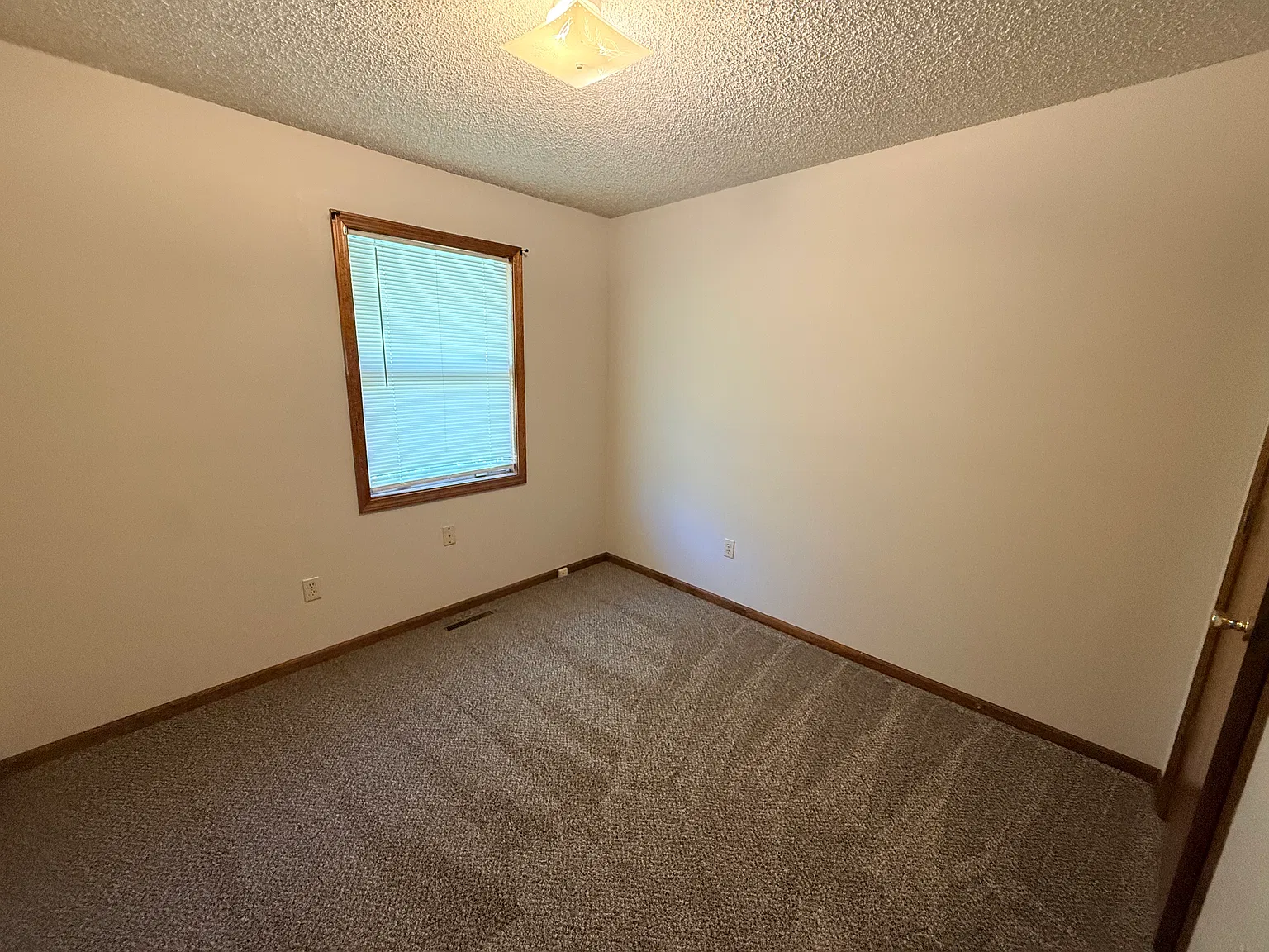 2 bed, 1.5 bath, $850 — Photo 2