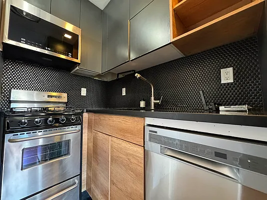 Rented by Pear NYC LLC | media 8