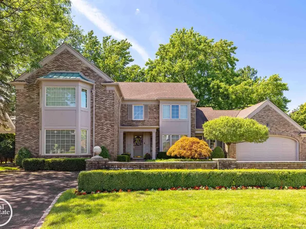 12 Rose Terrace St, Grosse Pointe Farms, MI 48236