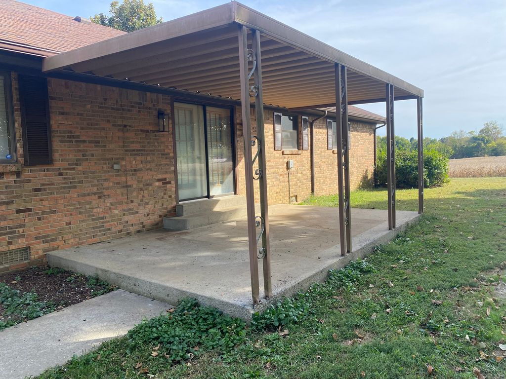 1395 Wooden Ln - Property Image