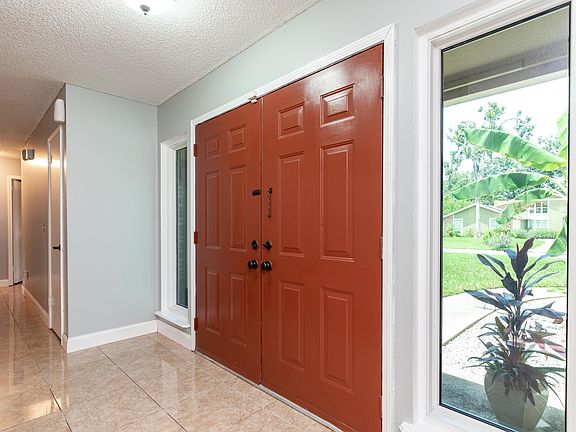 3rd image of 462 Kevin Dr