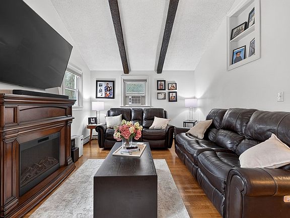 3rd image of 54 Oakwood Ave