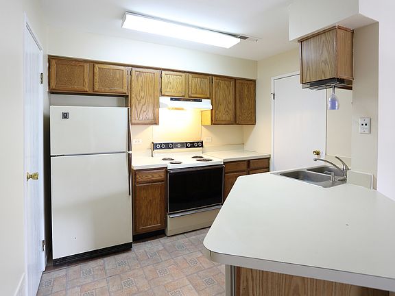 3rd image of 1281 Wyndham Ln APT 104