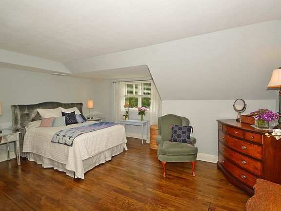 2nd image of 27 Harbor Park Dr