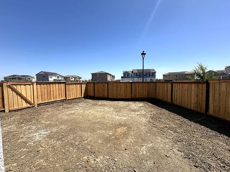 621 Cogburn Cir — Photo 25