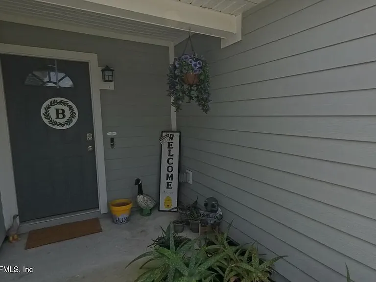8352 Hewitt St — Photo 1
