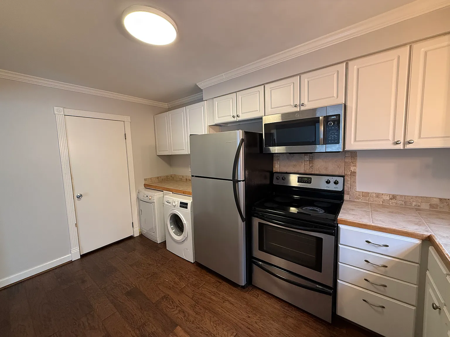 2 bed, 914 sqft, $1,350 — Photo 3