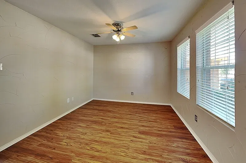 3 bed, 3.0 bath, 2233 sqft, $1,950 — Photo 3