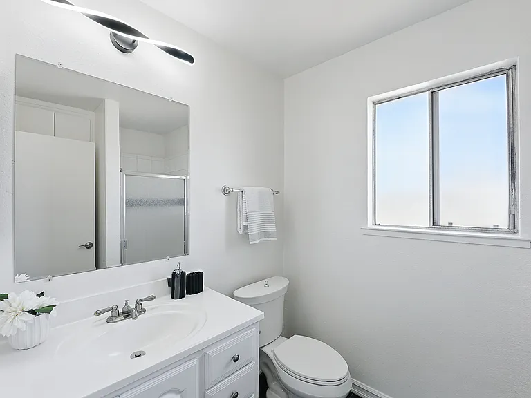 656 Ash Ct — Photo 17