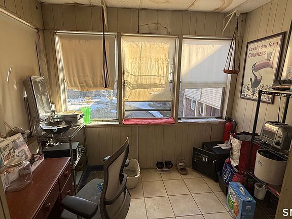 4th image of 10 Ordnance Court #3