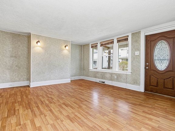4th image of 722 6th Ave