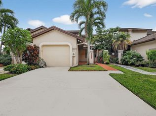 Valencia, Miami, FL 33186