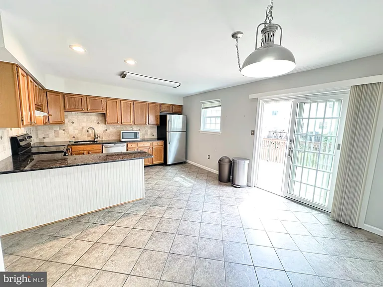 618 Coates Ln — Photo 7