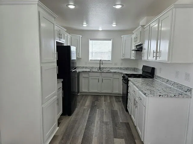 2038 Palm St — Photo 2