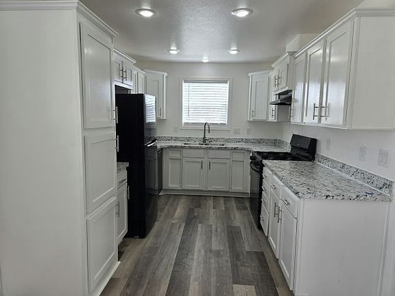 2nd image of 2038 Palm St Space 121