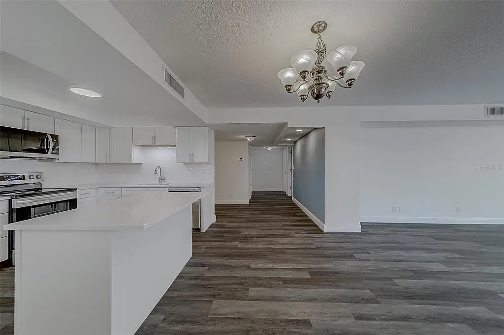 2 bed, 2.0 bath, 1395 sqft, $3,400 — Photo 4