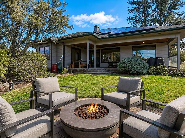 26 NW Shasta Pl — Photo 6