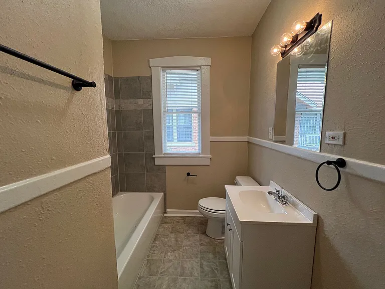 1263 Forrest Ave — Photo 3