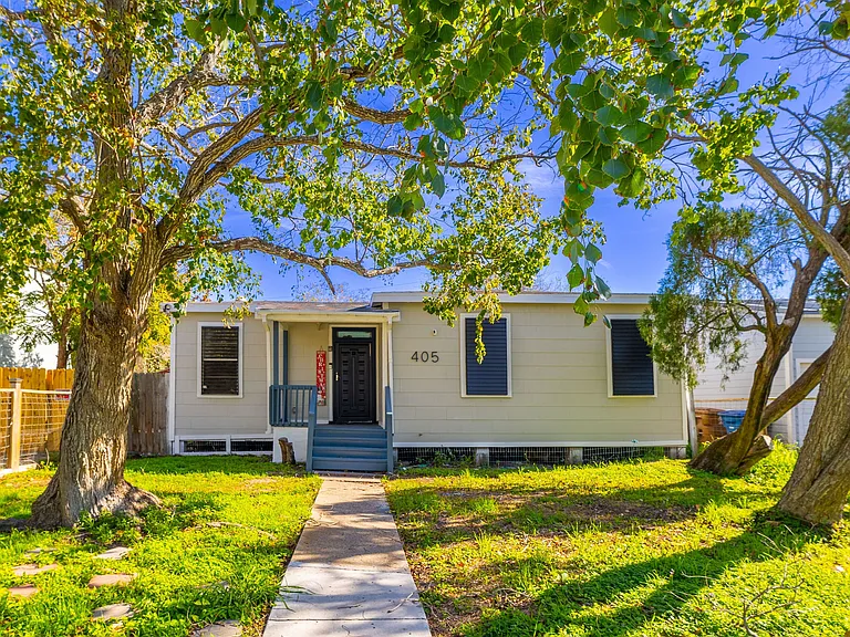 405 Beverly Dr — Photo 1