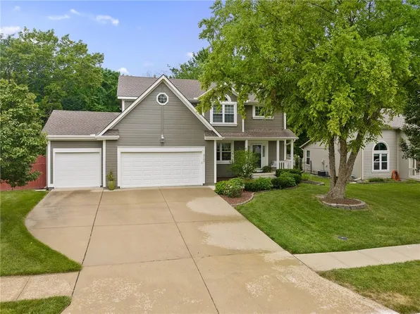 2107 S Lindenwood Dr, Olathe, KS 66062